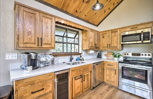 Angel Fire Cabin | Crystal Mountain Lodge * Walk to Resort! * Hot Tub