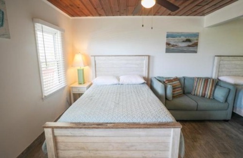 Kure Beach House | Crystal Shores Unit 3 - Irresistible Charming Beach Retreat villa