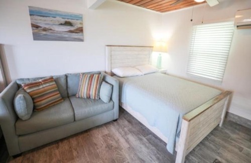 Kure Beach House | Crystal Shores Unit 3 - Irresistible Charming Beach Retreat villa