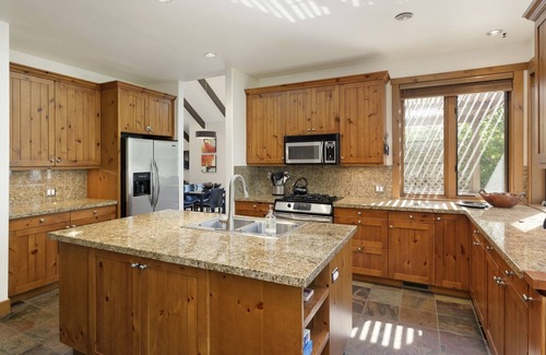 Carbondale House | Crystal Valley Abode | RVR Retreat for 30+ Nights