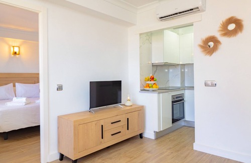 Torremolinos Apartment | Cubo's Apartamento Sol y Arena Playamar/close to beach/air conditioning/free wifi