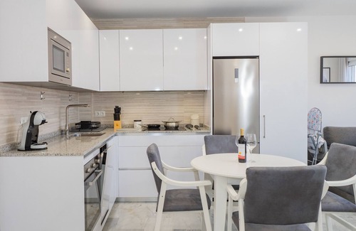 Centro Apartment | Cubo's Apartamento Atocha with Optional Parking/centro urbano/wifi gratis/aire acondicionado