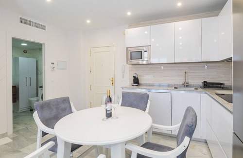 Centro Apartment | Cubo's Apartamento Atocha with Optional Parking/centro urbano/wifi gratis/aire acondicionado
