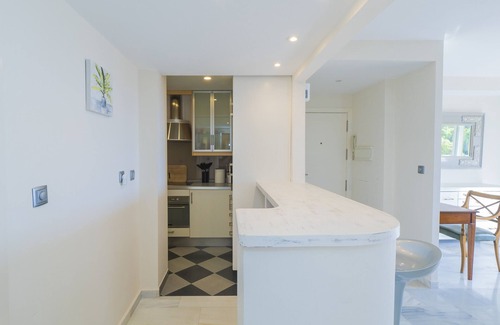 Marbella Apartment | Cubo's Apartamento Bono Beach Marbella/air conditioning/free parking/free wifi/community pool