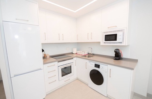 Benalmadena Apartment | Cubo's Apartamento Tivoli B4/excellent location/free wifi/air conditioning