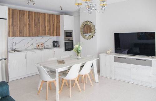 Torremolinos Apartment | Cubo's Apartamento Perla del Sol 3I/beachfront/free wifi