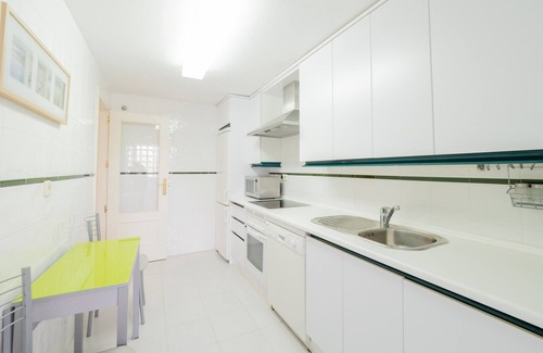Marbella Apartment | Cubo's Apartment Dama de Noche Pool & Tennis/Free Wifi/air conditioning