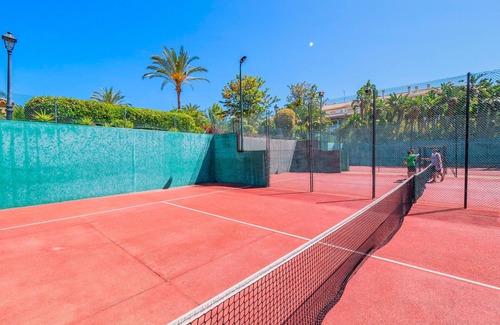 Marbella Apartment | Cubo's Apartment Dama de Noche Pool & Tennis/Free Wifi/air conditioning