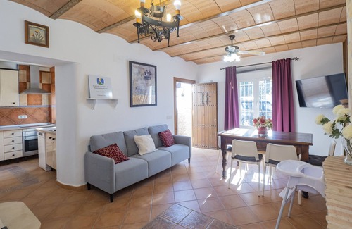 Alhaurin el Grande Cottage | Cubo's Casa La Bravo BBQ Roof Terrace/near urban center/terrace
