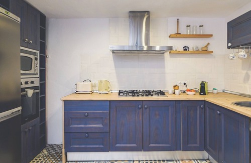 Coin Ski Chalet | Cubo's Casa La Luz de Coin/urban/terrace/free wifi