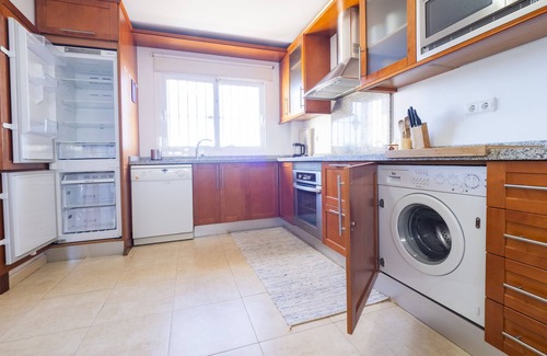 Mijas Ski Chalet | Cubo's Chaparral Townhouse & Community Pool/sea views/free wifi/air conditioning