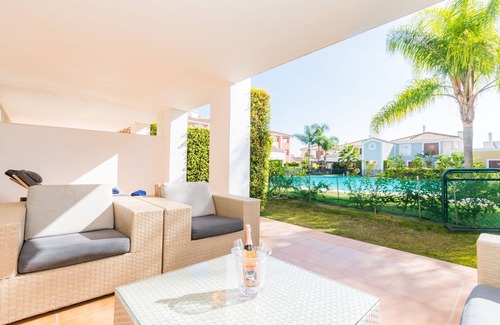 New Golden Mile Apartment | Cubo's Cortijo Del Mar Resor 6 PAX/Marbella/free wifi/air conditioning/community pool