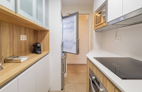 Historic Center of Estepona Apartment | Cubo's Estepona Oceanview Apartment & Free Parking/beachfront/free wifi/parking included