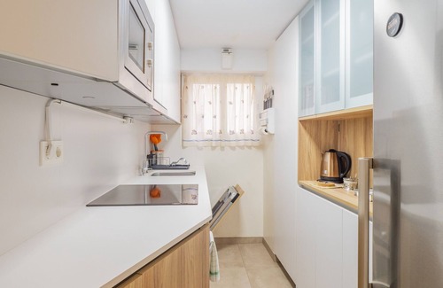 Historic Center of Estepona Apartment | Cubo's Estepona Oceanview Apartment & Free Parking/beachfront/free wifi/parking included