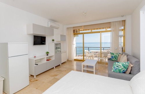 Torremolinos Apartment | Cubo's Estudio Santa Clara 1345/views/air conditioning