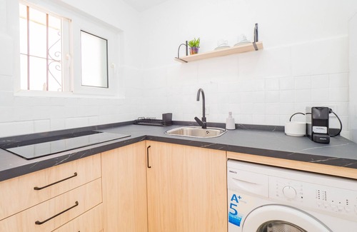 Fuengirola City Centre Apartment | Cubo's Fuengirola Leisure Port/air conditioning/free wifi