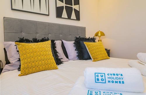 Palma-Palmilla Apartment | Cubo's Urban Sky Deluxe Malaga 14 /urban /air conditioning /free wifi /community pool