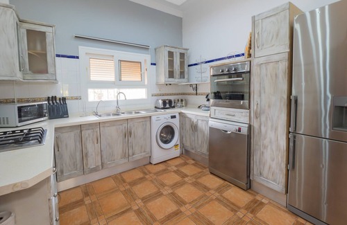Alhaurin el Grande Villa | Cubo's Villa Las Palmeras Altas 14PAX/private pool/air conditioning/children's area/free wifi
