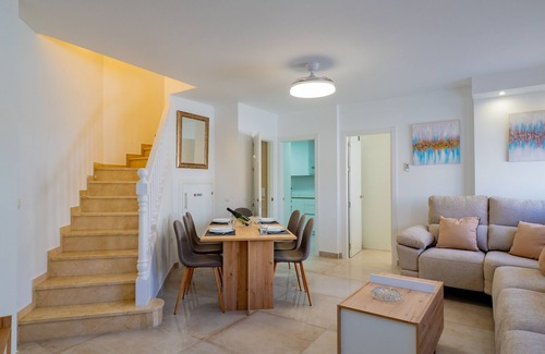 Alhaurin el Grande Ski Chalet | Cubo’s La Perla Town Center House/urban/air conditioning/free Wi-Fi