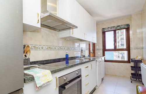 Marbella City Centre Apartment | Cubo’s Marino Marbella Apartment Optional Parking/adults only/near the beach/terrace/free Wi-Fi