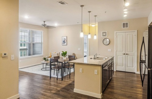 Southeast Houston Apartment | Cullen 4307 I Parking I Pool I Gym I 2Bd/2Bth