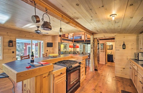 Cullowhee Cottage | Cullowhee Getaway w/Fireplace on Private Meadow