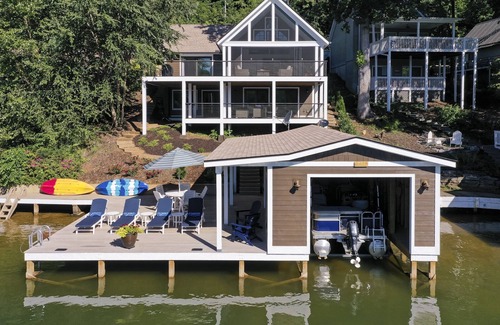 Lake Lure House | Cultivate Calm in a charming lakefront cottage