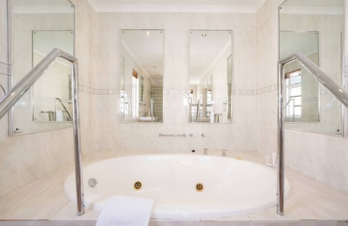 Worcester Central Hotel | Cumberland Hotel Worcester