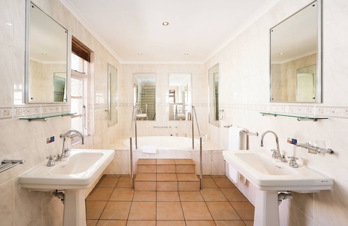 Worcester Central Hotel | Cumberland Hotel Worcester