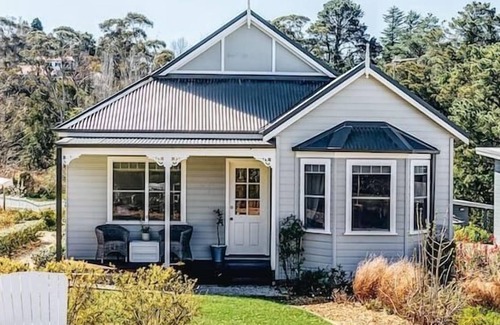 Katoomba House | Cumberland House/Luxury/Gardens/Katoomba 2 mins