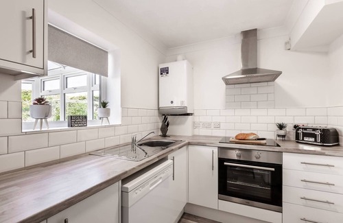 Thornton-Cleveleys House | Curlew | 3 Bedrooms Wi-Fi, Parking | Cozy Pads