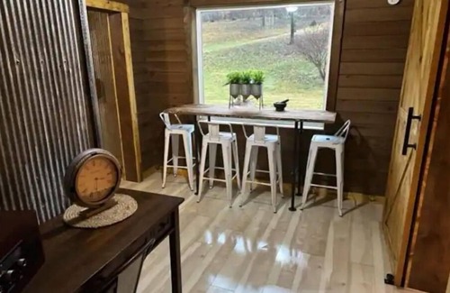Laurelville House | Curly's Pair-a-Dice- Hocking Hills- Hot Tub!