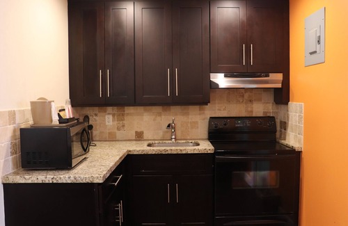 Hollywood Lakes Hotel | Curtis Inn & Suites