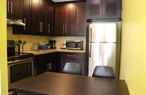 Hollywood Lakes Hotel | Curtis Inn & Suites