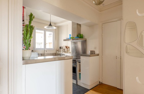 Saint-Vincent-de-Paul Apartment | Curves & Colours, by Veeve
