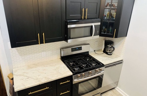 Uptown Historic District House | Cush Haven: 30+ Days, 1 Block to Parade Magic