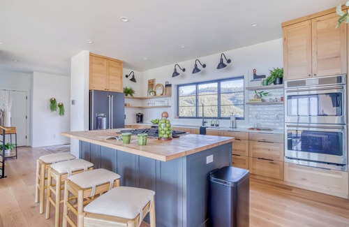 Neskowin House | Custom Beauty has Stellar Ocean Views, Privacy, Two King Suites, a Hot Tub, a Fi