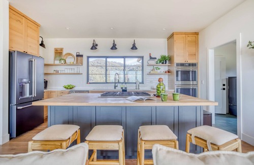 Neskowin House | Custom Beauty has Stellar Ocean Views, Privacy, Two King Suites, a Hot Tub, a Fi