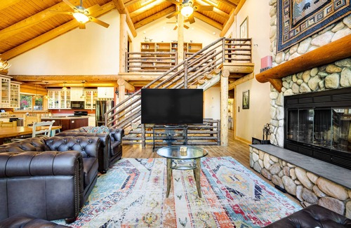 Groveland Cabin | Custom Built 6BR Chalet w/Views of Trees & Wildlife, WiFi & Large Deck