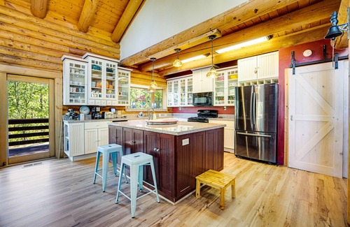 Groveland Cabin | Custom Built 6BR Chalet w/Views of Trees & Wildlife, WiFi & Large Deck