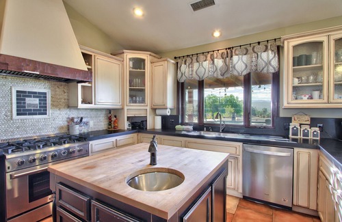 Temecula House | Custom built estate in Wine Country with amazing views/Includes Detached Casita!