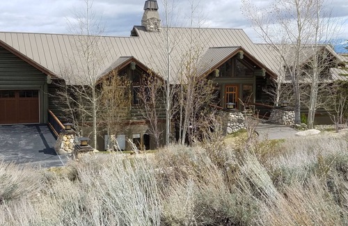 Crowley Lake House | Custom Craftsman Log Home Eastern Sierra Mountain Abode near Mammoth Lakes