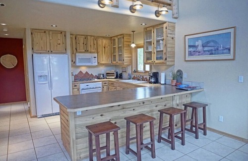 Grand Lake Cabin | Custom Home with 3 Levels & Great Outdoor Space, + Pet Friendly!