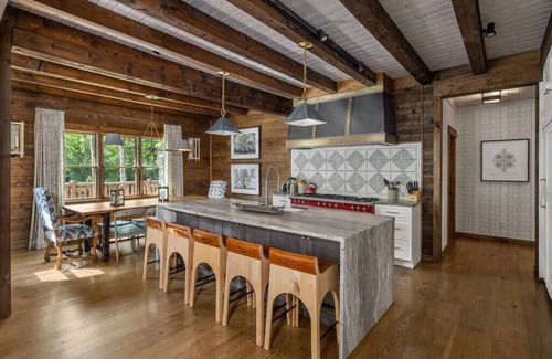 Wilmington House | Custom Log Cabin, Minutes from Mt Snow & Hermitage