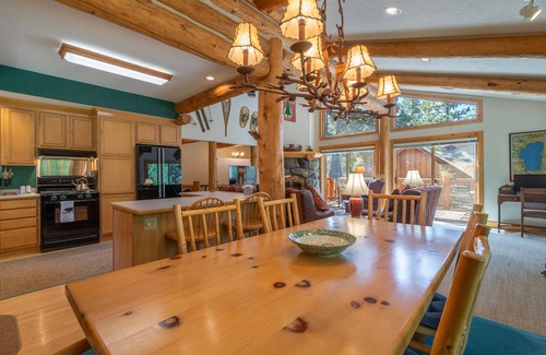 Tahoe Vista House | Custom Mountain Home, walk to park, close to Sandy Beach. EV Charger