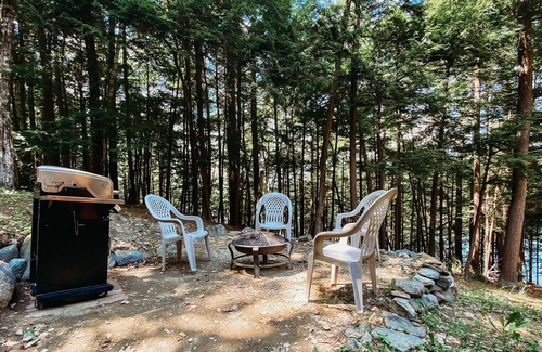 Winthrop Cottage | Custom Waterfront Cottage w/ Loft on Pristine Narrows Pond