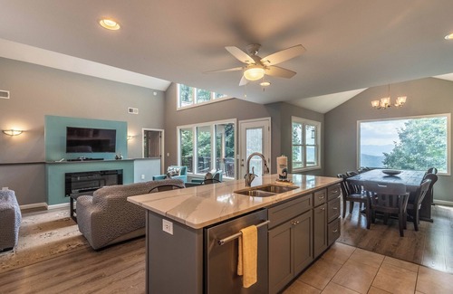 Bryson City Cabin | Customer Appreciation Year! Get a free night! See Description for details