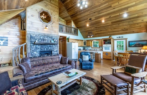 Bryson City Cabin | Customer Appreciation Year! See Discount information in Ad