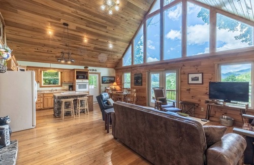 Bryson City Cabin | Customer Appreciation Year! See Discount information in Ad