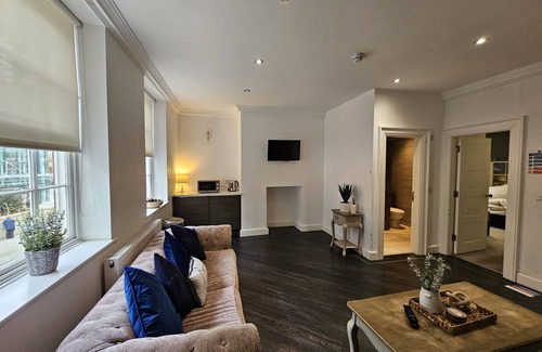Liverpool City Centre House | Customs house sleeps up to 18 people